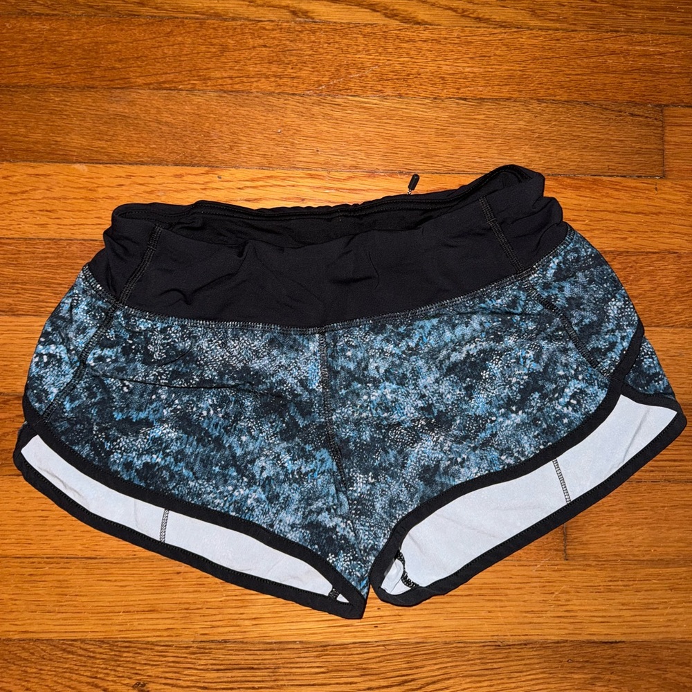 Lululemon 2.5 speed up shorts! Size 4